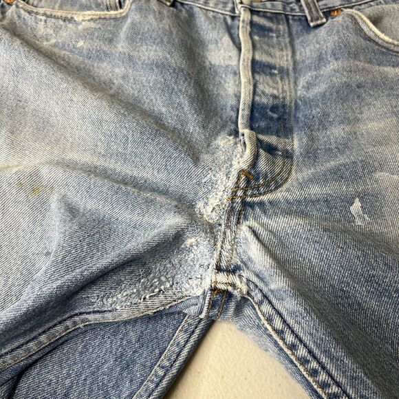 VTG Levis 501 Jeans Mens 32x32 90s USA Button Fly Distressed Patched Denim - Picture 6 of 12